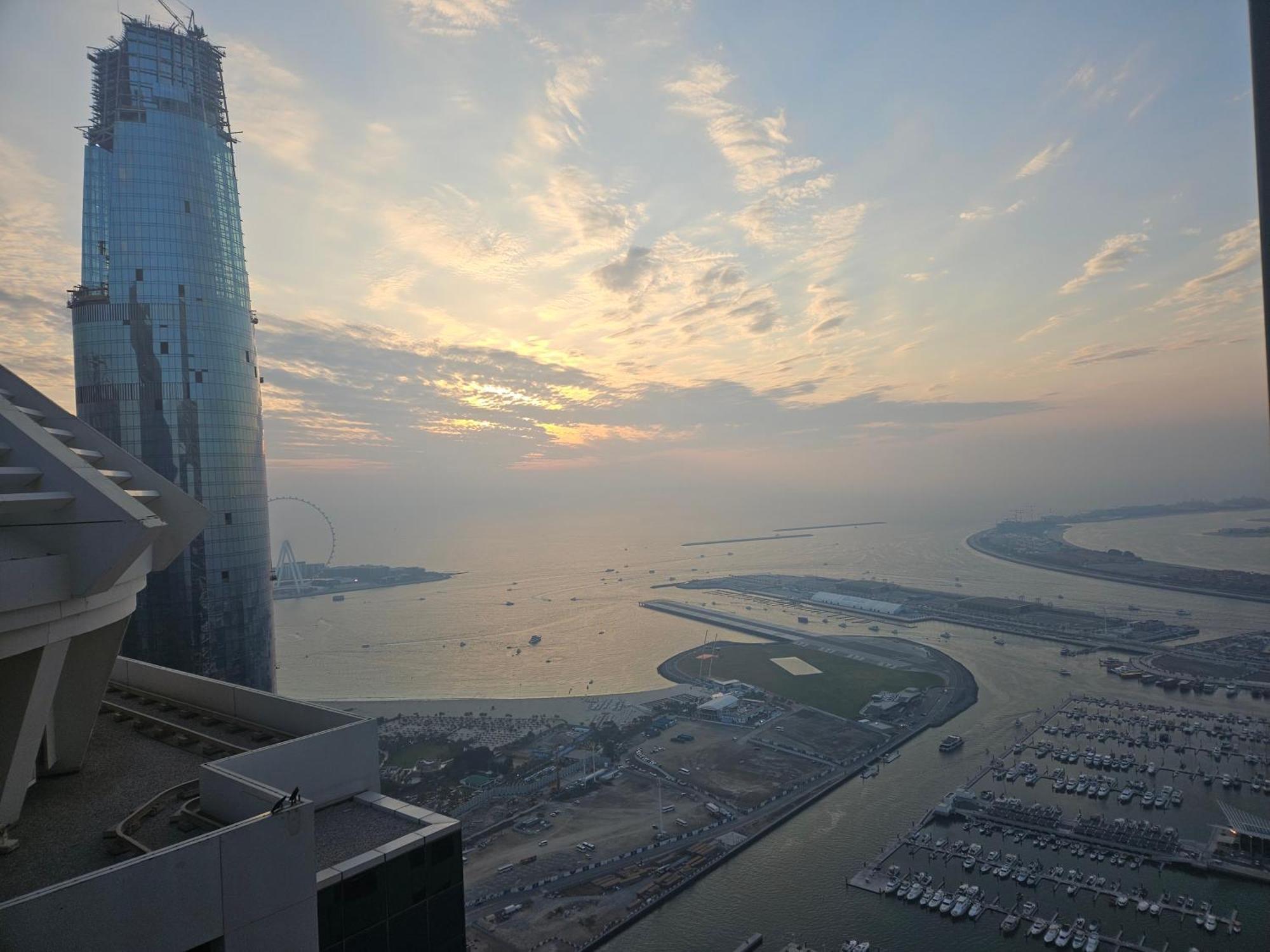Super Host At Highest Residential Tower In The World, Private Rooms In A Shared Apartment Dubai Buitenkant foto