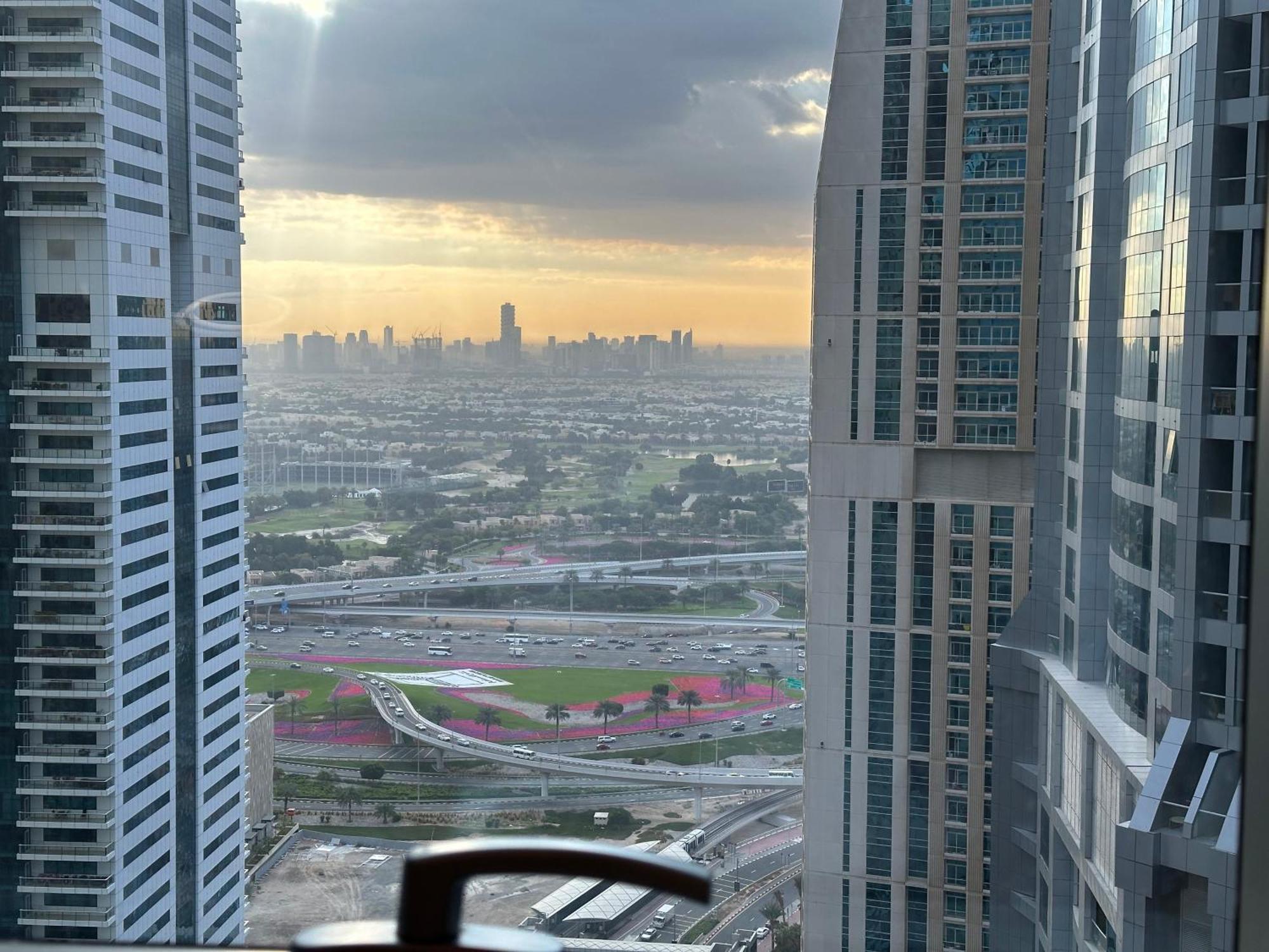 Super Host At Highest Residential Tower In The World, Private Rooms In A Shared Apartment Dubai Buitenkant foto