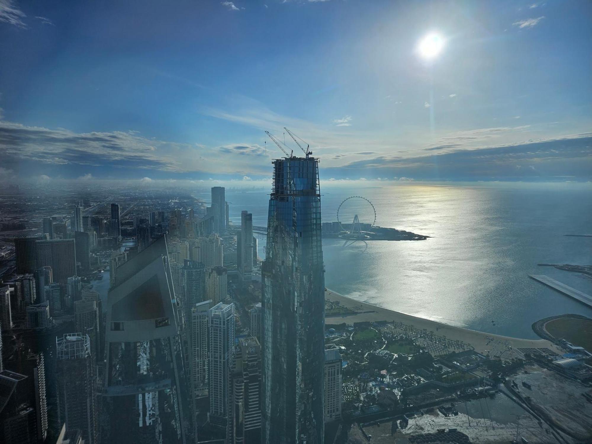 Super Host At Highest Residential Tower In The World, Private Rooms In A Shared Apartment Dubai Buitenkant foto